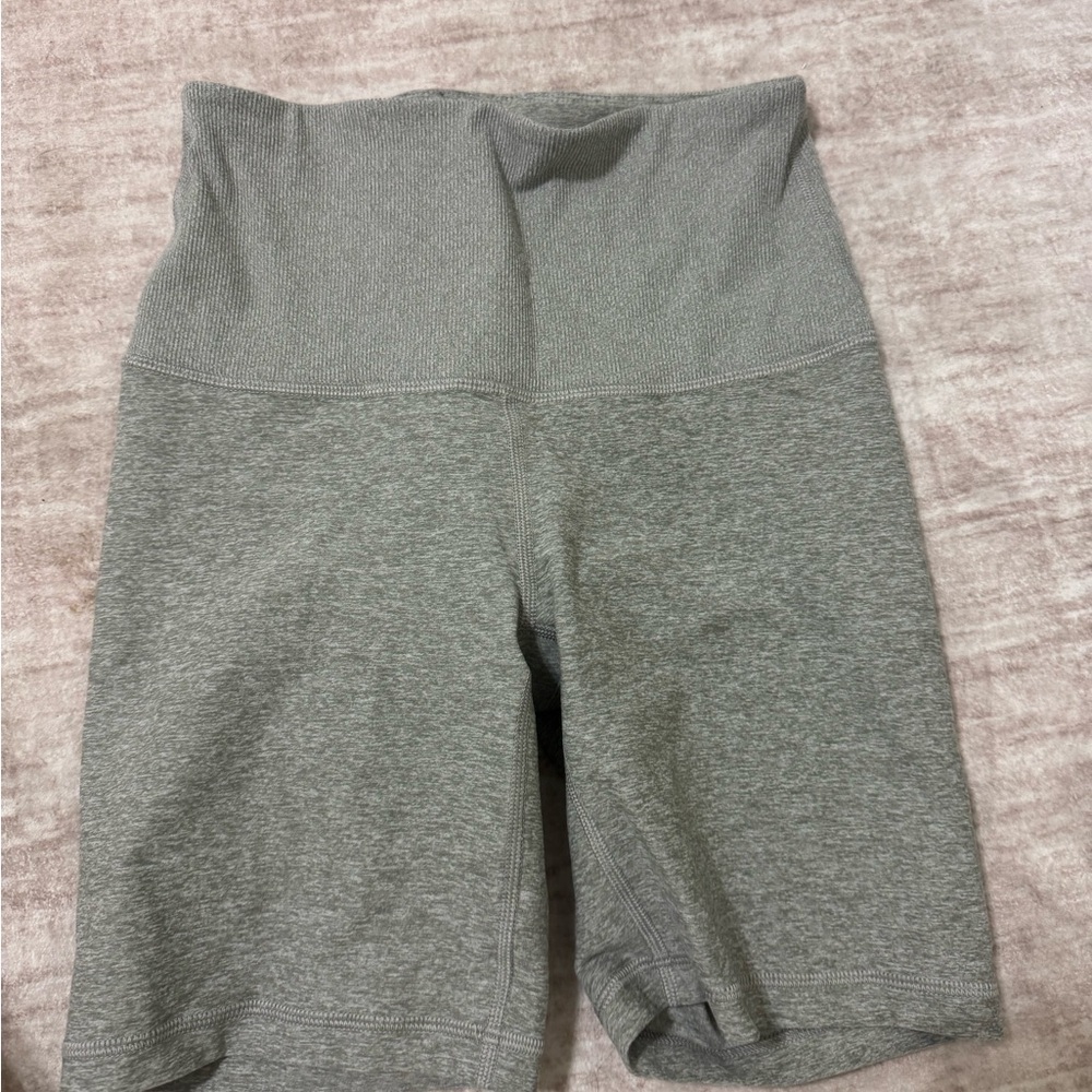 Aritzia Tnaction shorts size small
